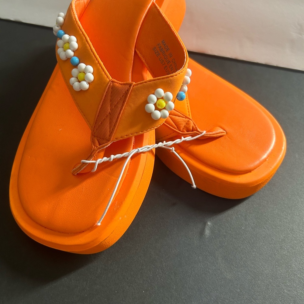 New Urban Outfitters Size 7 Orange Beaded Embellished Sandals/Flip Flops - Picture 7 of 9